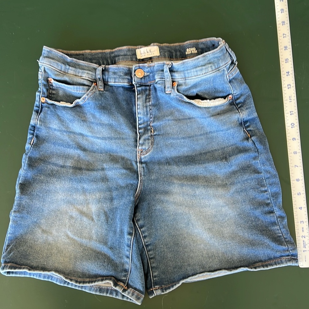 Nicole Miller New York women’s shorts SoHo high rise size 12 stretchy!